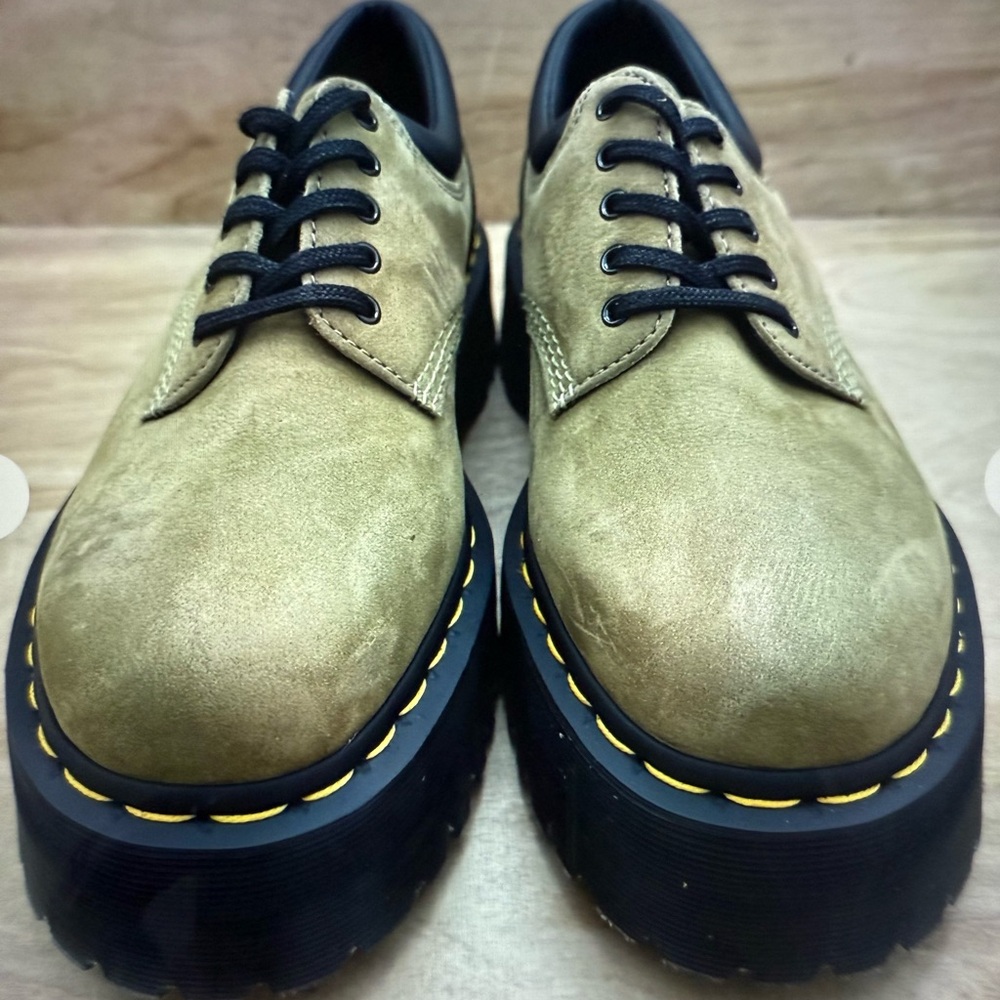 Dr. Martens Men's/ Women’s Olive Leather Oxfords new in box - Picture 6 of 6